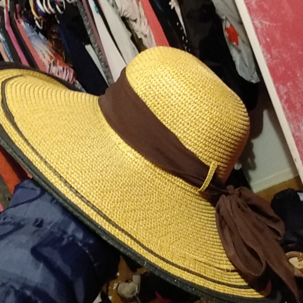 Floppy hat